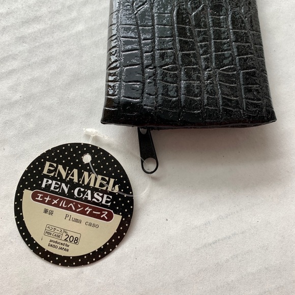 [Free If You Bundle $10+] Glossy Black Faux Snakeskin Texture Slim Pencil Case - Picture 3 of 4